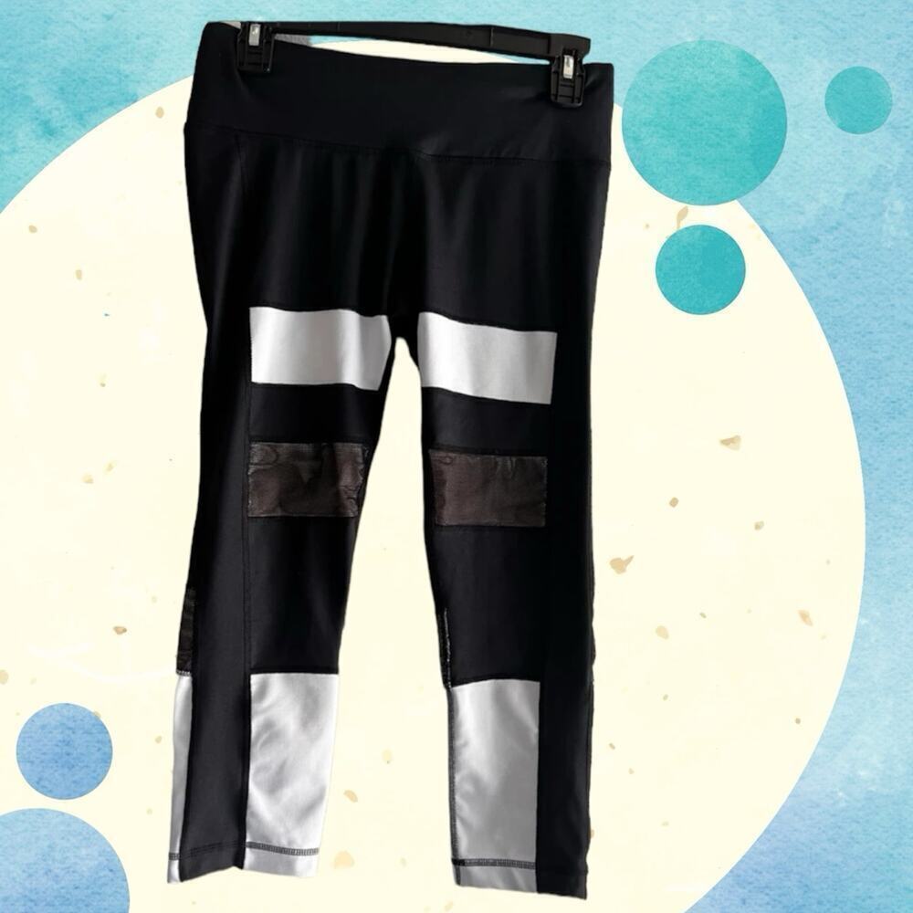 Reflex 90 Degree Black & Grey Capri Leggings, Women's size S